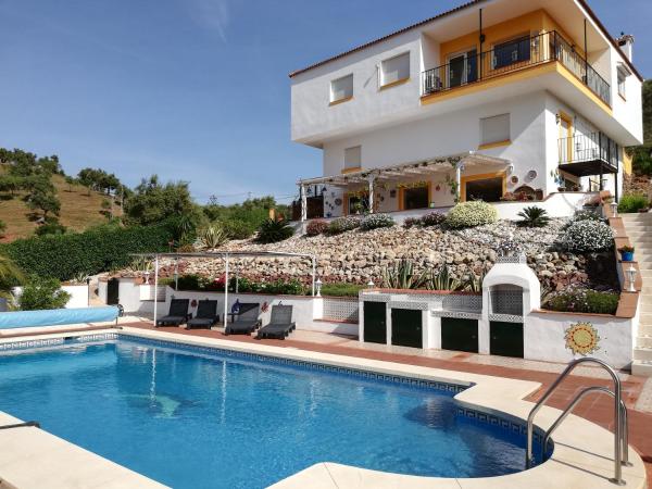 A la foto es mostra l'objecte B&B Casa El Corasueño situat a la ciutat de Almogía.