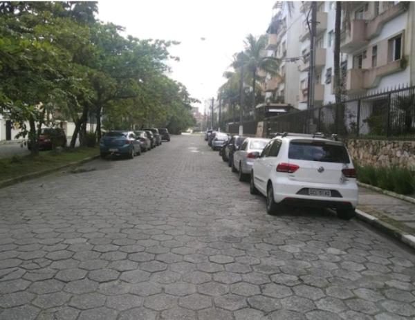 Kuva 1: Apto, Guaruja, lado praia, Praia Enseada.