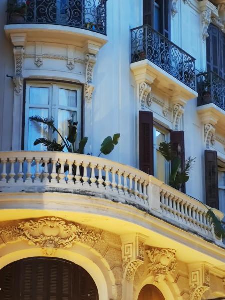 Historic 19th-century Apartment With Balcony Overlooking Plaza - Málaga