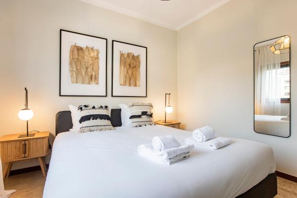 Kuva 3: 2BR Flat in Bonfim w/ AC & Balcony by LovelyStay