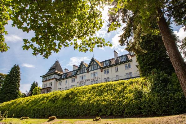 A la foto es mostra l'objecte The Highland Hotel by Compass Hospitality situat a la ciutat de Strathpeffer.