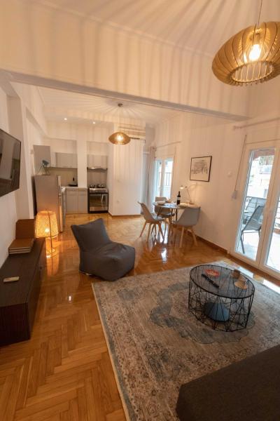 På billedet ses objektet Athenian Port Luxury Apartment 1/Piraeus Riviera beliggende i byen Piræus.