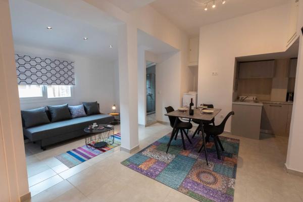 Na fotografii je vidět objekt Athenian Port Luxury Apartment 2/Piraeus Riviera nacházející se ve městě Pireus.