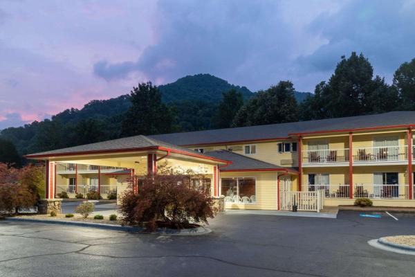 Φωτογραφία 1: Ramada by Wyndham Maggie Valley