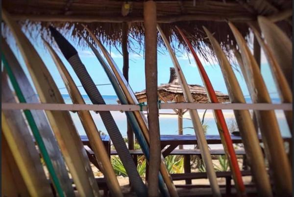 A la foto es mostra l'objecte Mada Surf Ranch situat a la ciutat de Anakao.