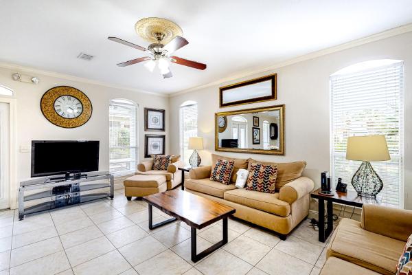 A la foto es mostra l'objecte Emerald Shores Cottage situat a la ciutat de Destin.