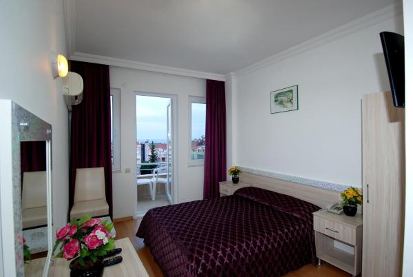 Na fotografii je vidět objekt Lara Diamond Hotel nacházející se ve městě Antalya.