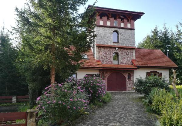 Na zdjęciu widoczny jest obiekt Wieża Na Górce położony w mieście Kunów.