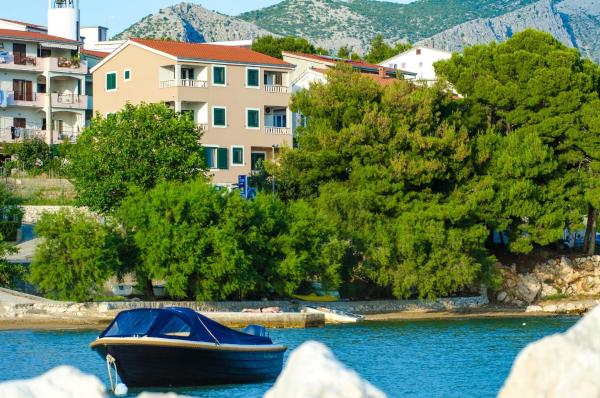 Na foto é possível ver o objeto Villa Lidija localizado na cidade de Omiš.