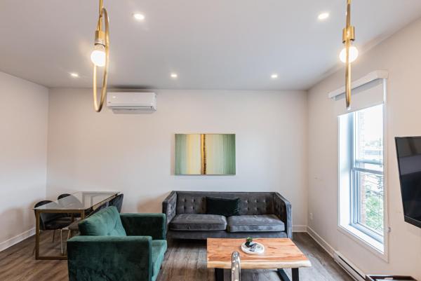 2 Bedroom Luxury in the Mile End by Den Stays, Montreal