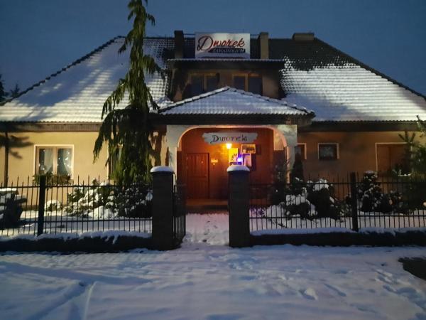Na zdjęciu widoczny jest obiekt Dworek Zawadzkich położony w mieście Brzózki.