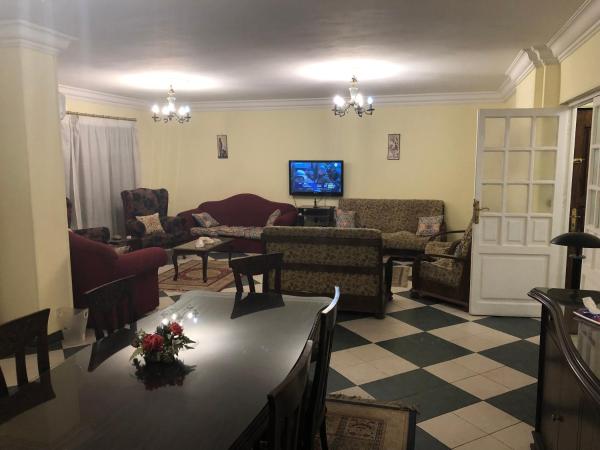 A la foto es mostra l'objecte Three bedrooms apartment Degla Maadi situat a la ciutat de El Caire.