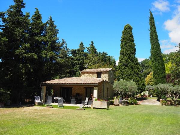 På billedet ses objektet Stone House near Châteauneuf-du-Pape Vineyards beliggende i byen Bédarrides.