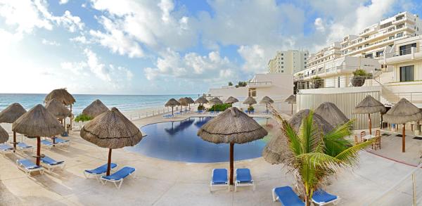 På billedet ses objektet Oceanfront white sand beach condo for families beliggende i byen Cancún.