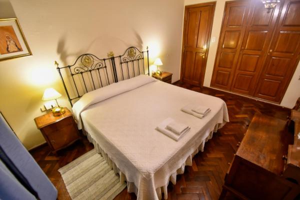 A la foto es mostra l'objecte Hostal El Cerrito situat a la ciutat de Salta.