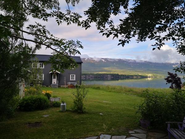 Na foto é possível ver o objeto Aline's Stue, B&B Utskarpen localizado na cidade de Håkaringen.