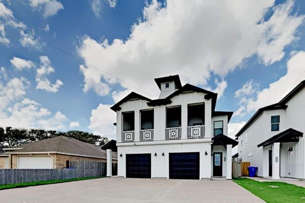 The photo shows the Luxurious Family-friendly Oasis with Laguna Views located in the city of Flour Bluff.