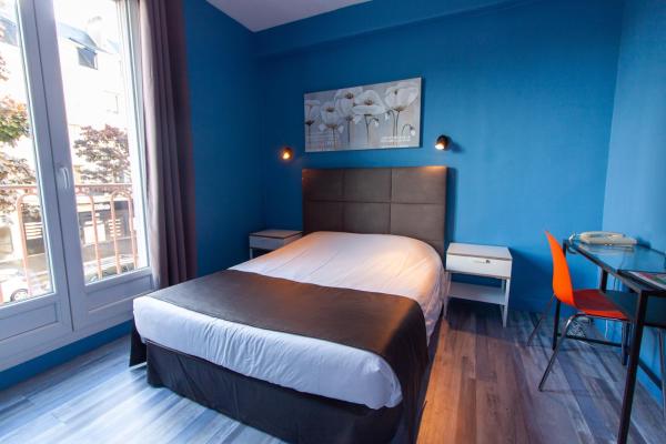 A la foto es mostra l'objecte Hotel De l'Univers situat a la ciutat de Caen.