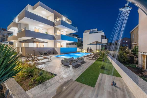 A la foto es mostra l'objecte Pool Apartments Villa Meteorite situat a la ciutat de Novalja.