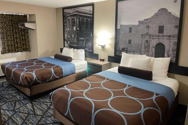 Foto 2: Super 8 by Wyndham San Antonio Downtown NE