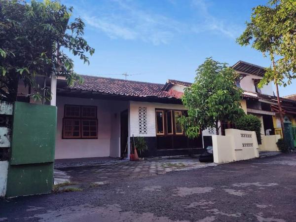 写真にはTimuran市にあるBudihardjo Homestay Tugu Malioboro Yogyakartaが写っています。