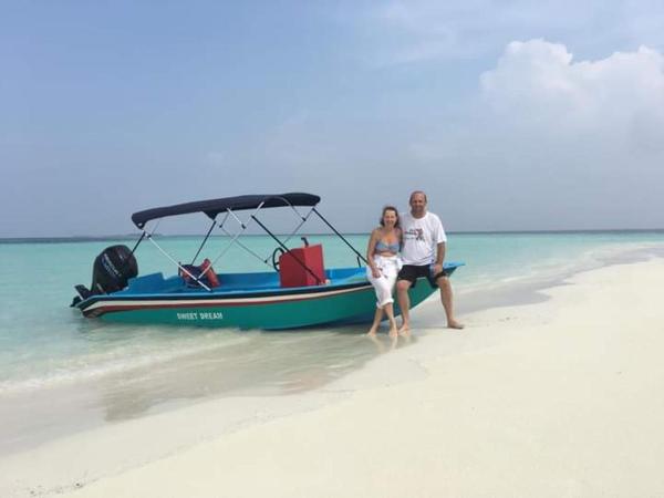 Nella foto è visibile l'oggetto Himandhoo Travel & Stays situato nella città di Thundufushi.