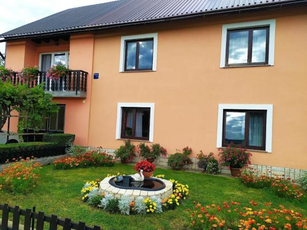 Na fotografii je vidět objekt Apartman Niki nacházející se ve městě Lič.