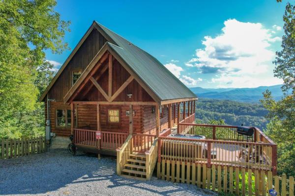 A la foto es mostra l'objecte Peaks of Blue with Hot Tub and Theater Room situat a la ciutat de Sevierville.