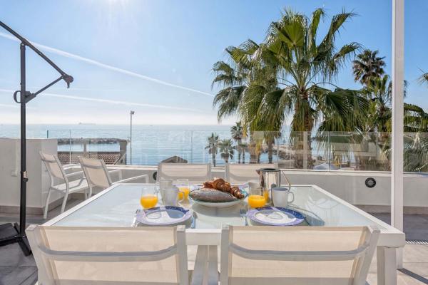 Na zdjęciu widoczny jest obiekt Miguel Beach Apartment in Malaga by Solaga Holiday Homes położony w mieście Malaga.