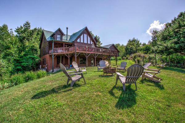 Black Mountain Hilltop Retreat - Black Mountain, NC