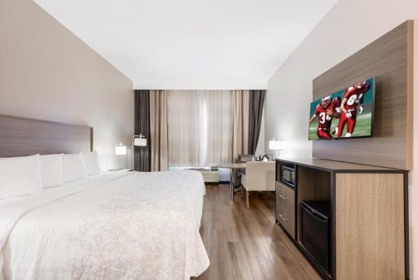Auf dem Foto ist das Objekt Red Roof Inn PLUS & Suites Birmingham - Bessemer in der Stadt Brighton zu sehen.