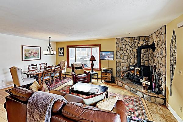 A la foto es mostra l'objecte Quaint Mountain Condo situat a la ciutat de Frisco.