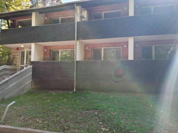 A la foto es mostra l'objecte Семеен хотел Чекръка situat a la ciutat de Gorni Dŭbnik.