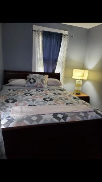 A la foto es mostra l'objecte Royalbluecozy situat a la ciutat de Bellaire.