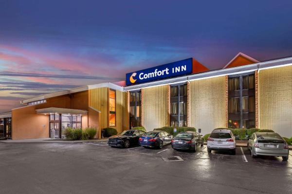 Na fotografii je vidět objekt Comfort Inn Cincinnati Northeast nacházející se ve městě Mason.