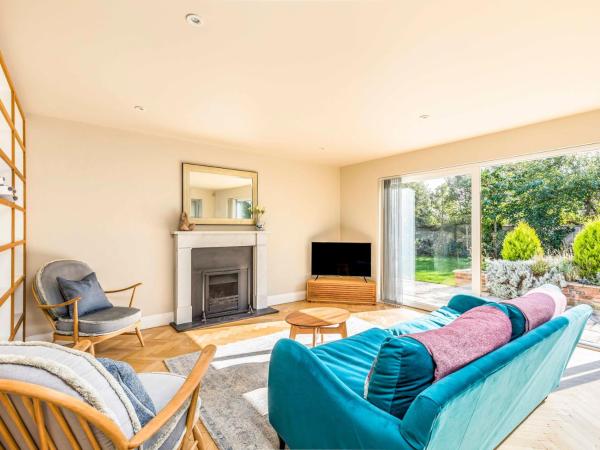 Stylish And Fresh 4 Bed Beach House With Garden - Pass The Keys - West Wittering
