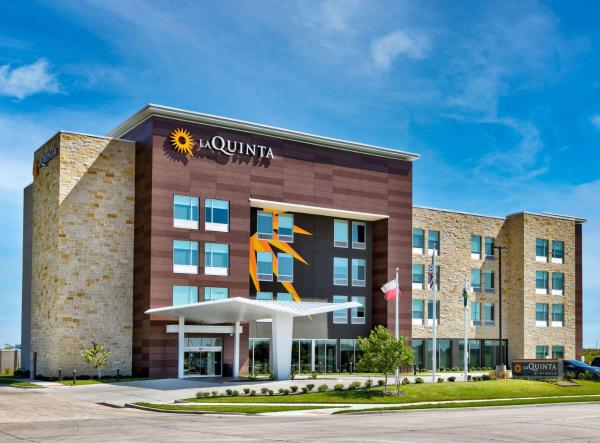 A la foto es mostra l'objecte La Quinta Inn & Suites by Wyndham Terrell situat a la ciutat de Terrell.