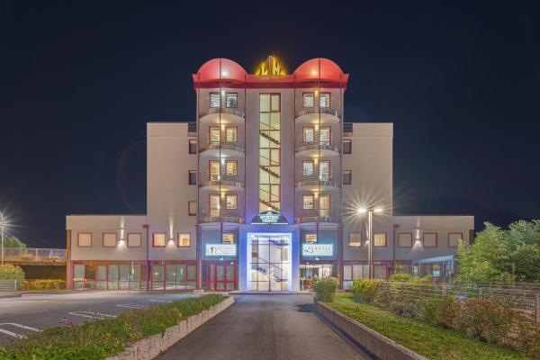 På billedet ses objektet Hotel Sporting Trento beliggende i byen Sardagna.