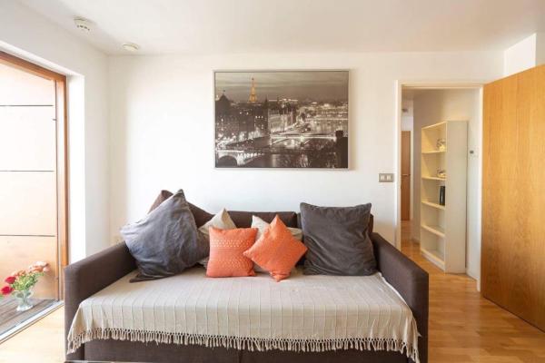 Foto 1: Room with private bathroom in a modern two bedroom two bathroom flat