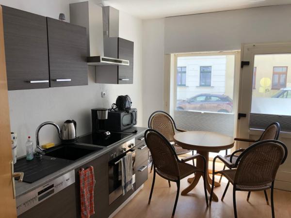 Zentrale 2 Zimmer EG Wohnung mit Balkon, Lipsko