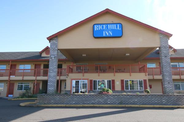 A la foto es mostra l'objecte Rice Hill Inn situat a la ciutat de Sutherlin.
