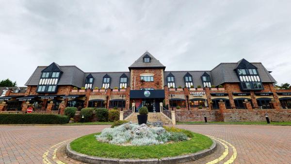 A la foto es mostra l'objecte Village Hotel Manchester Cheadle situat a la ciutat de Cheadle.