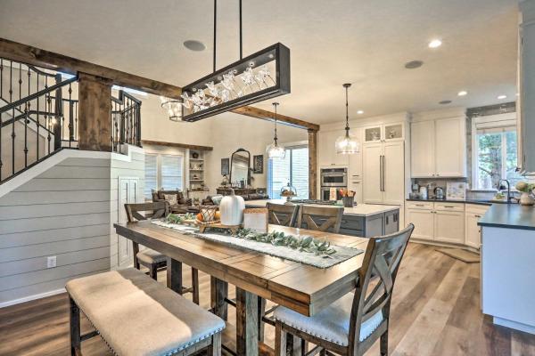 Na zdjęciu widoczny jest obiekt Cozy Bend Home - Walk to Old Mill District! położony w mieście Bend.