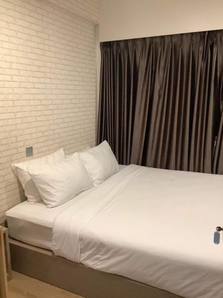 Auf dem Foto ist das Objekt Charurat Suite Hotel in der Stadt Makkasan zu sehen.