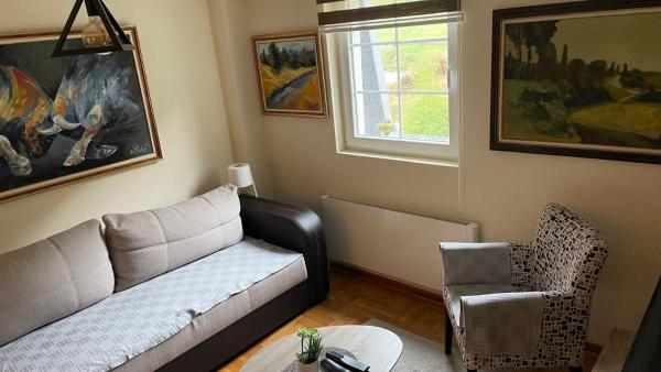 A la foto es mostra l'objecte Sunčani Apartman situat a la ciutat de Brzeće.