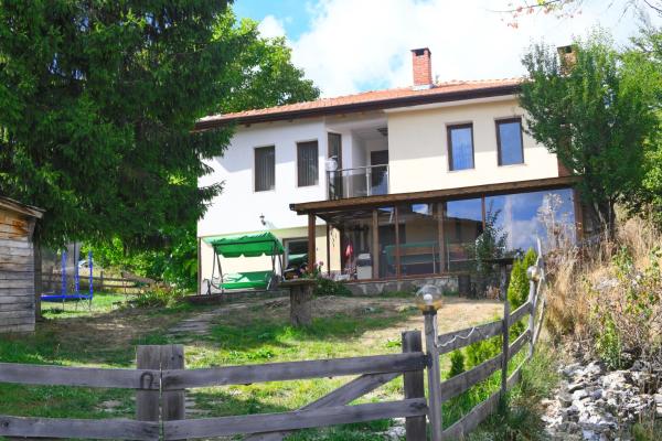 Nella foto è visibile l'oggetto КЪЩА ЗА ГОСТИ “НИЯ” situato nella città di Smoljan.