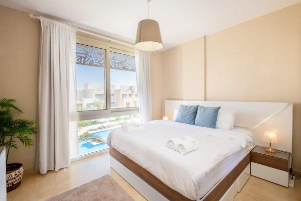 På billedet ses objektet Luxe 3BDR w Private Rooftop Jacuzzi & Beach Access beliggende i byen Hurghada.