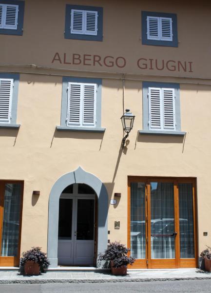 A la foto es mostra l'objecte Albergo Giugni situat a la ciutat de Prato.
