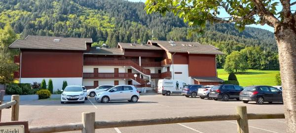 På billedet ses objektet Bernex studio au calme parking privé beliggende i byen Bernex.