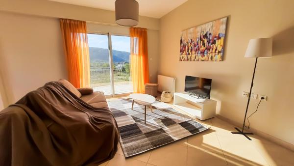 En la foto se muestra el objeto Elegant apartment with mountain view ubicado en la ciudad de Stavrákion.